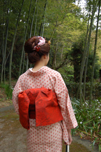 20代の新日本髪に結った女性