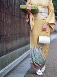 きもので歩く姿