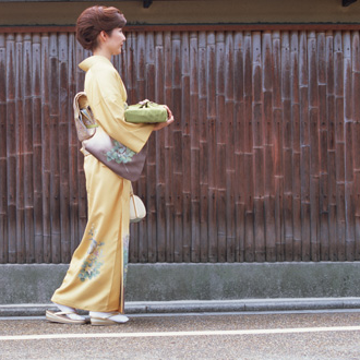 きもので歩く姿