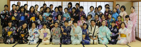 �i�쏗�w�@�ł̂䂩���̒��w�Q�N���ƕی�҂̓��ʍu���W���ʐ^